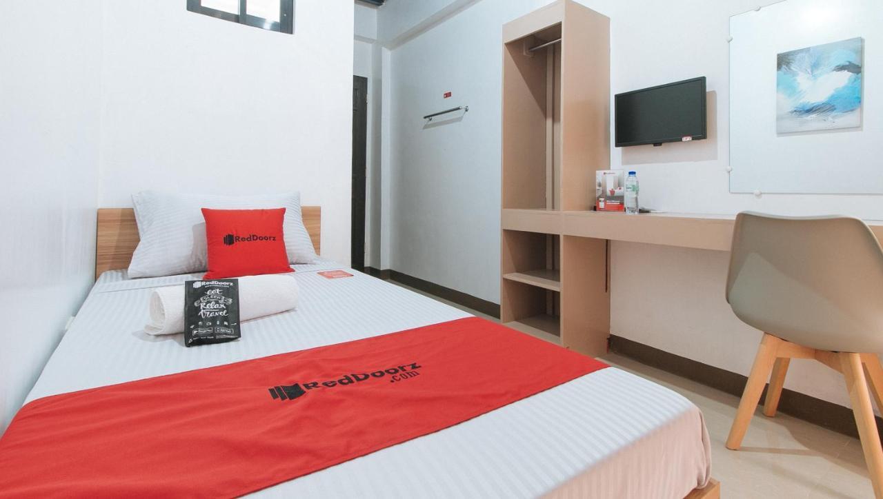 Hotel Reddoorz Near Iloilo International Airport à Cabatuan Extérieur photo