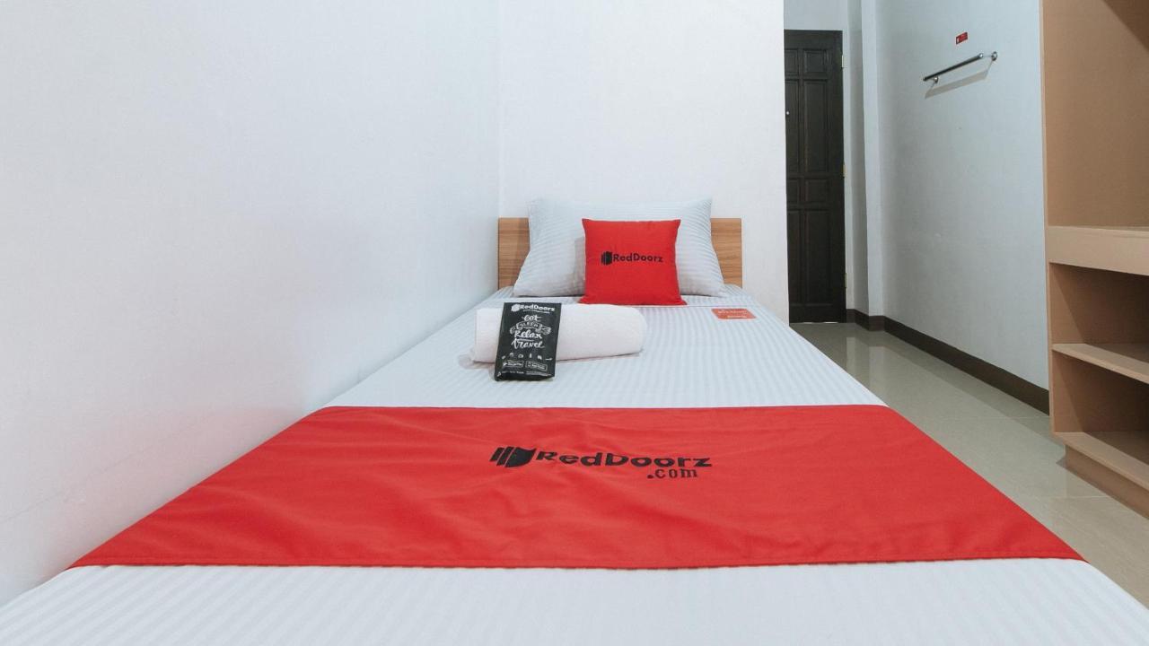 Hotel Reddoorz Near Iloilo International Airport à Cabatuan Extérieur photo