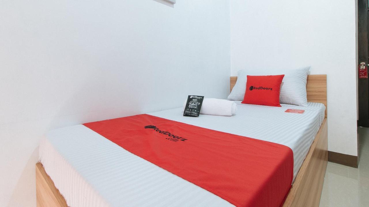 Hotel Reddoorz Near Iloilo International Airport à Cabatuan Extérieur photo